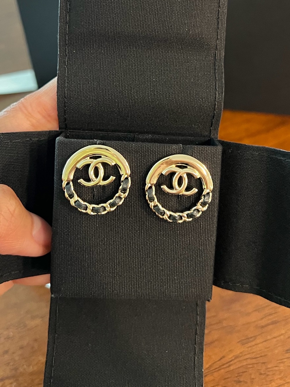 Chanel CC Stud Earrings in Champaign Gold and Lambskin Chain